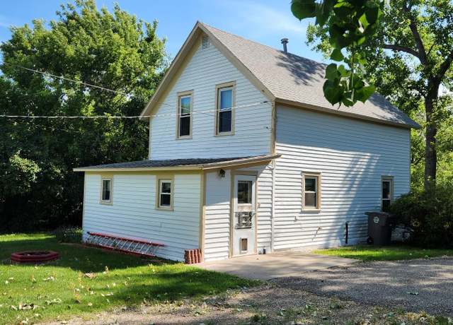 Property at 401 Summit St, Underwood, ND 58576, 3 beds, 1 bath