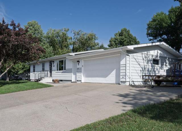 Property at 900 10th St NE, Beulah, ND 58523, 4 beds, 2 baths