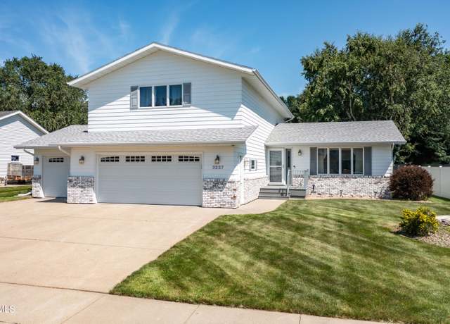 Property at 3227 Nevada St, Bismarck, ND 58503, 4 beds, 2.5 baths