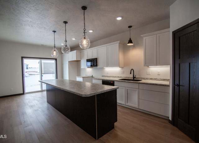 Property at 1008 Otter Crk Lp, Hazen, ND 58545, 3 beds, 2 baths