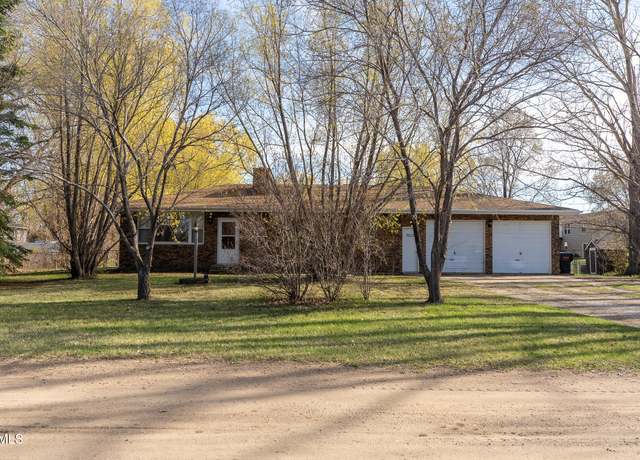 Property at 7013 Snappy Ln, Bismarck, ND 58504, 3 beds, 2.5 baths