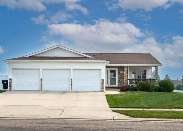 Property at 4506 Chamberlain Dr, Bismarck, ND 58503, 4 beds, 3 baths