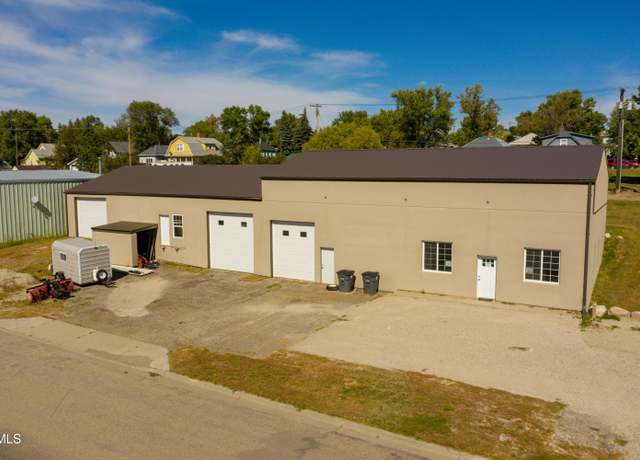 Property at 910 Main Ave, Washburn, ND 58577, 1 bed, 0.5 baths