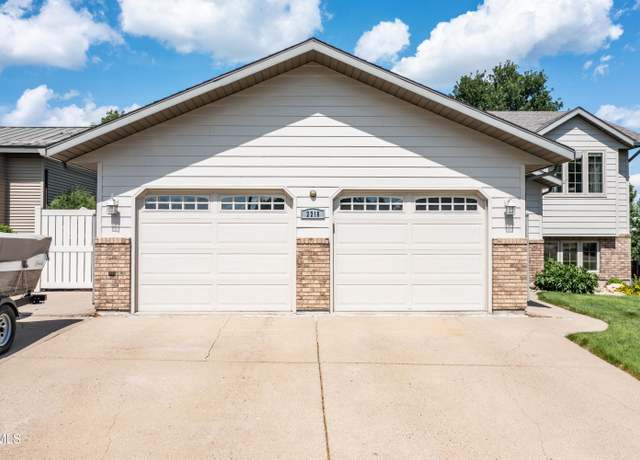 Property at 2216 Jackson Ave, Bismarck, ND 58501, 4 beds, 2 baths