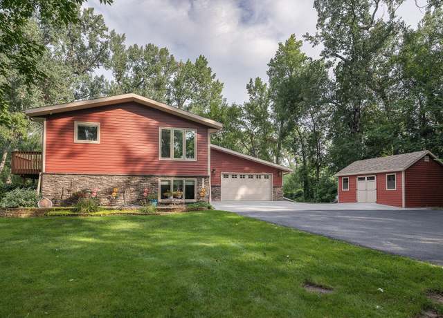 Property at 8624 Briardale Dr, Bismarck, ND 58504, 3 beds, 2 baths