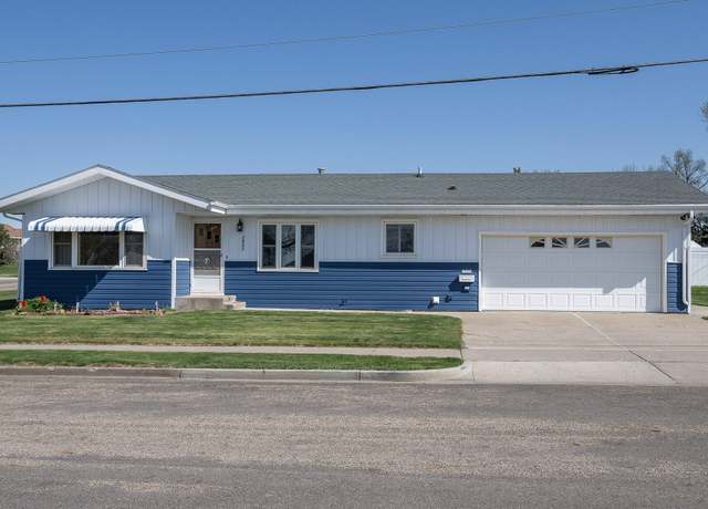 Property at 2802 E E, Bismarck, ND 58501, 5 beds, 2 baths