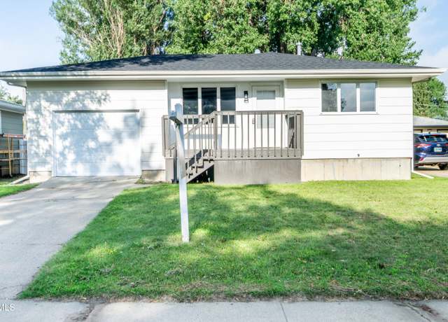 Property at 213 3rd Ave SW, Mandan, ND 58554, 4 beds, 1.5 baths