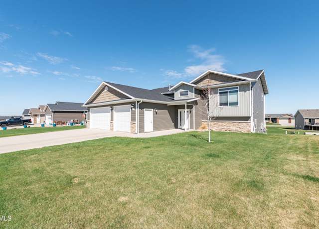 Property at 5303 Onyx Dr, Bismarck, ND 58503, 6 beds, 3 baths