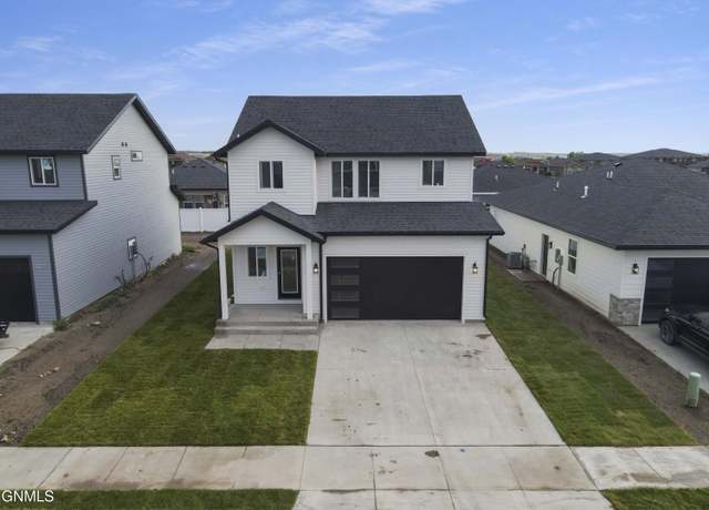 Property at 3322 33rd St W, Williston, ND 58801, 3 beds, 2.5 baths