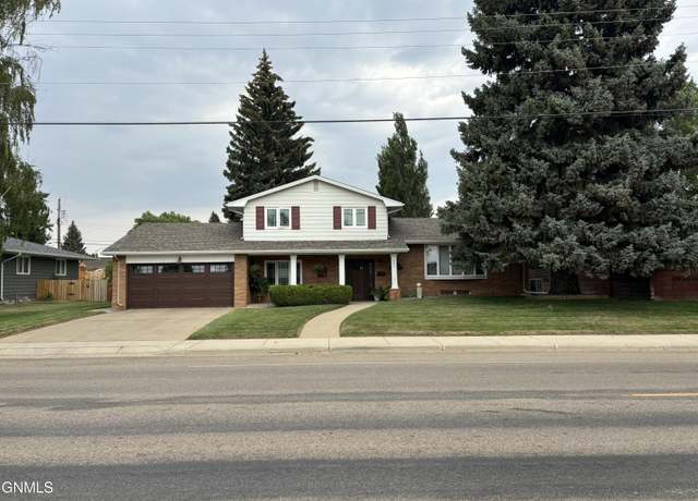 Property at 421 11th St E, Williston, ND 58801, 4 beds, 2.5 baths