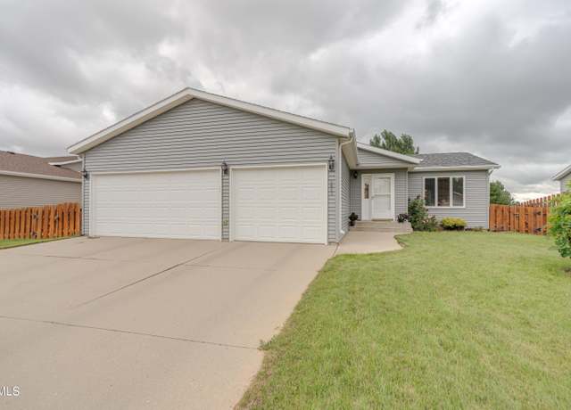 Property at 4643 Kost Dr, Bismarck, ND 58503, 3 beds, 2 baths