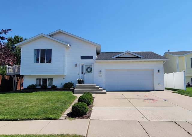 Property at 3004 Plainview Dr SE, Mandan, ND 58554, 4 beds, 2 baths