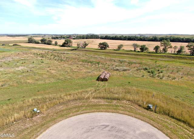 Property at 20004 Acadia Pl, Bismarck, ND 58503