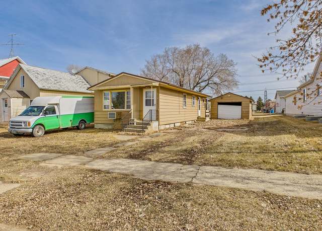 Property at 212 Main St S, Glen Ullin, ND 58631, 2 beds, 1.5 baths