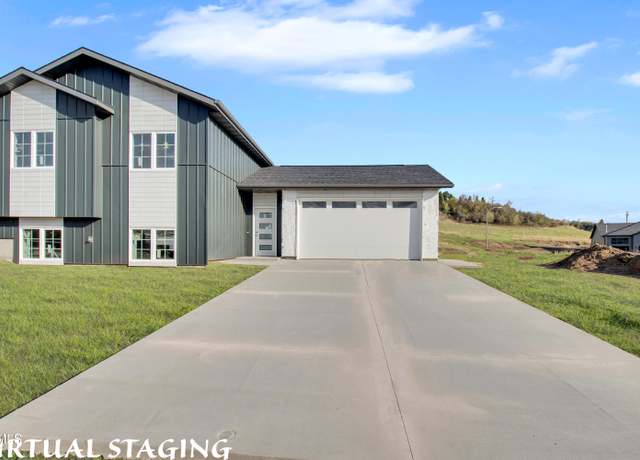 Property at 501 Lena Ct, Mandan, ND 58554, 4 beds, 3 baths