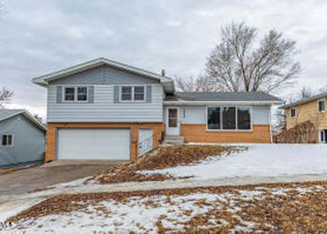 Property at 1804 14th St St N, Bismarck, ND 58501, 4 beds, 2 baths