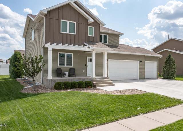 Property at 215 Marietta Dr, Bismarck, ND 58504, 5 beds, 3.5 baths
