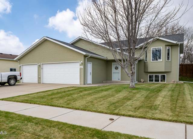 Property at 4613 Lewis Rd NW, Mandan, ND 58554, 4 beds, 3 baths