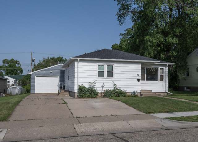 Property at 602 24th St, Bismarck, ND 58501, 2 beds, 1 bath
