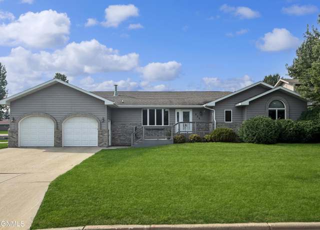 Property at 920 15th Ave Se Ave SE, Minot, ND 58701, 5 beds, 3.5 baths