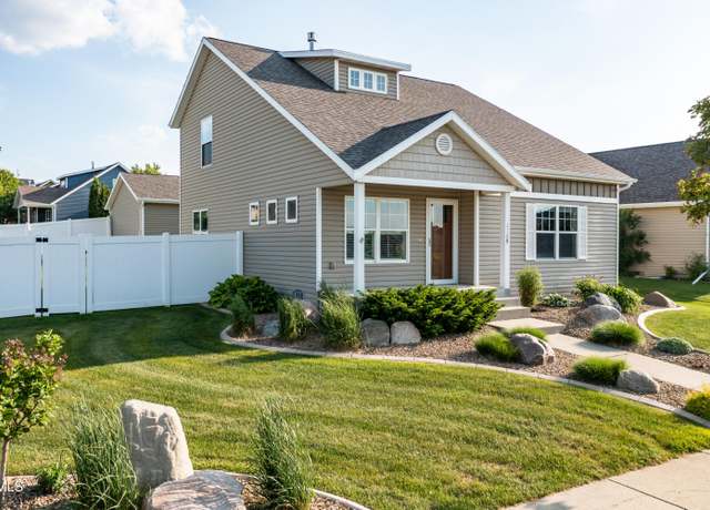 Property at 1109 E Lasalle Dr, Bismarck, ND 58503, 4 beds, 3.5 baths