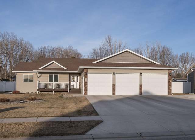 Property at 2418 Peach Tree Dr, Bismarck, ND 58504, 5 beds, 3.5 baths