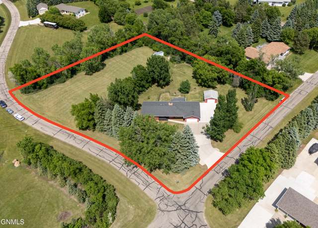 Property at 4220 Roundup Rd E, Bismarck, ND 58503, 4 beds, 3 baths