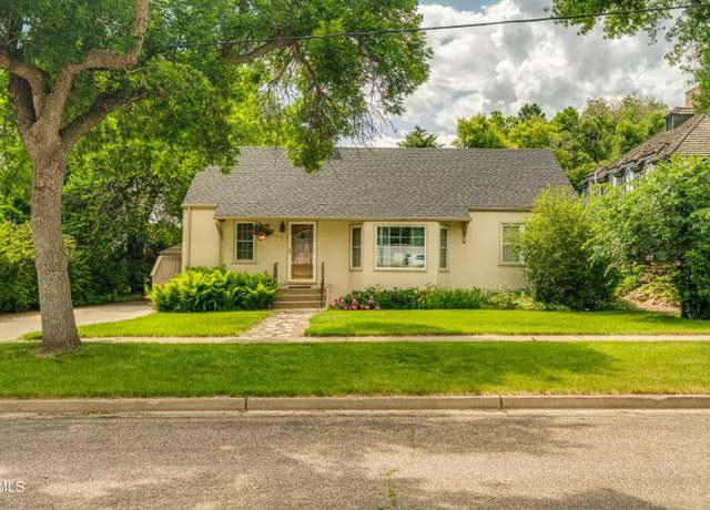 Property at 710 N Bell St, Bismarck, ND 58501, 5 beds, 3 baths
