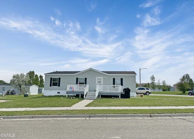 Property at 3404 22nd Ave W, Williston, ND 58801, 3 beds, 2 baths