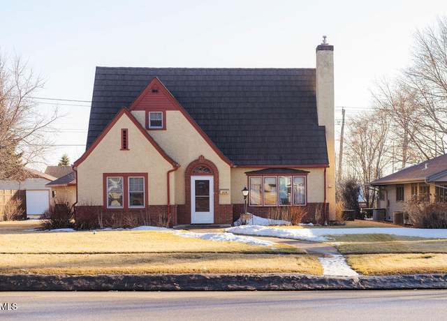 Property at 808 3rd St NE, Jamestown, ND 58401, 4 beds, 2 baths
