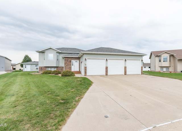 Property at 1109 Bouyer Pl, Lincoln, ND 58504, 4 beds, 3 baths