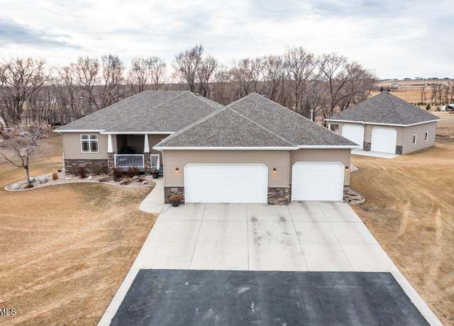Property at 7524 Country Hills Dr, Bismarck, ND 58503, 5 beds, 3 baths