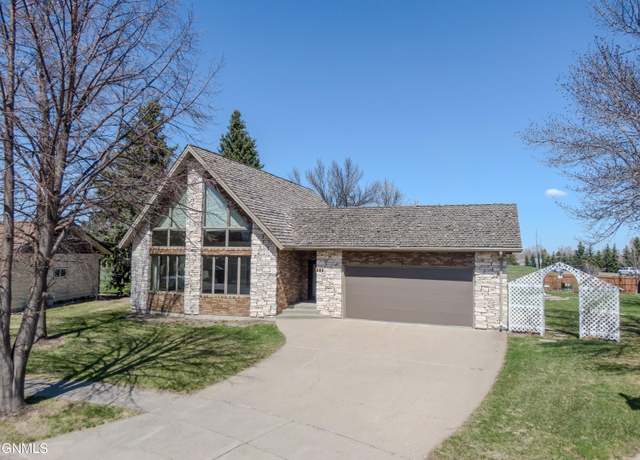 Property at 130 W Edmonton Dr, Bismarck, ND 58503, 3 beds, 3 baths