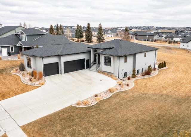 Property at 3807 Monreo Dr, Bismarck, ND 58503, 5 beds, 3 baths