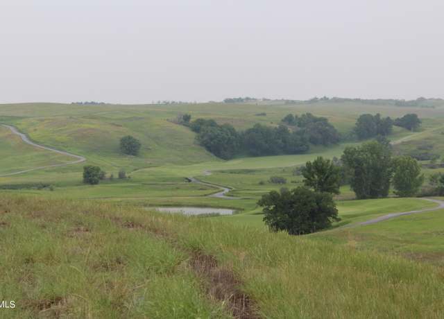 Property at 8405 Nicklaus Dr, Bismarck, ND 58503