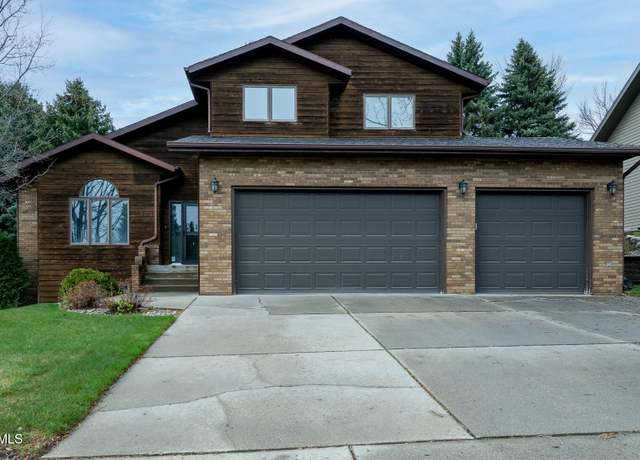 Property at 304 Aspen Ave, Bismarck, ND 58503, 3 beds, 2.5 baths
