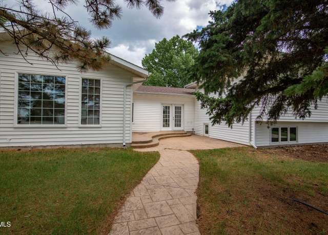 Property at 516 Colt Ave, Bismarck, ND 58503, 4 beds, 2.5 baths