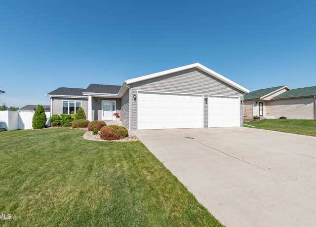 Property at 3330 Butterfield Dr, Bismarck, ND 58503, 4 beds, 3 baths