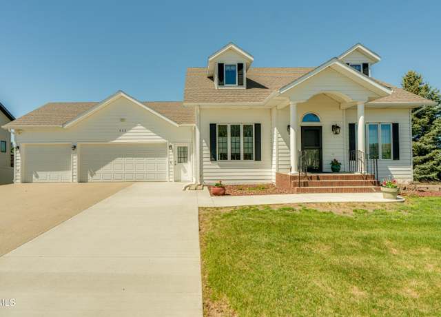 Property at 602 Mustang Dr, Bismarck, ND 58503, 4 beds, 3 baths