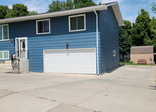 Property at 1708 Masterson Ave, Bismarck, ND 58501, 4 beds, 2 baths