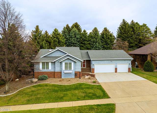 Property at 314 Aspen Ave, Bismarck, ND 58503, 3 beds, 3.5 baths
