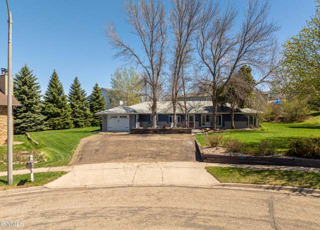 Property at 1631 Santa Gertrudis Loop, Bismarck, ND 58503, 4 beds, 2 baths