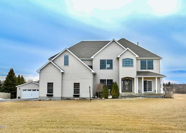 Property at 1923 19th Ave NW, Minot, ND 58703, 6 beds, 5.5 baths