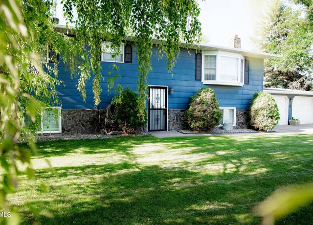 Property at 8071 36th St SE #5, Jamestown, ND 58401, 4 beds, 3 baths