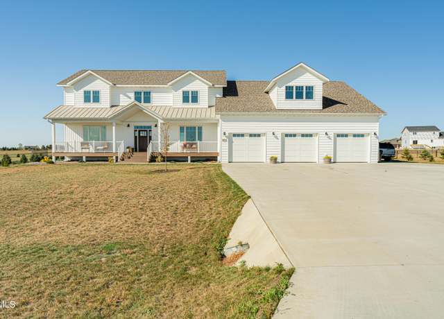 Property at 8000 Star Ln, Bismarck, ND 58503, 6 beds, 3.5 baths