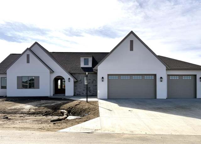 Property at 3403 Palmer Pl, Bismarck, ND 58503, 3 beds, 2.5 baths