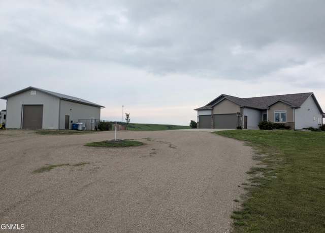 Property at 2467 Labrador Dr, Mandan, ND 58554, 4 beds, 3 baths