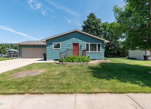 Property at 1531 Pocatello Dr, Bismarck, ND 58504, 5 beds, 3 baths