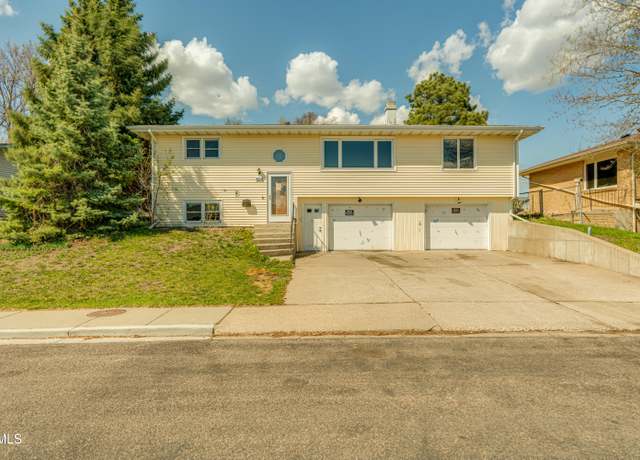 Property at 604 11th St NW, Mandan, ND 58554, 4 beds, 3 baths