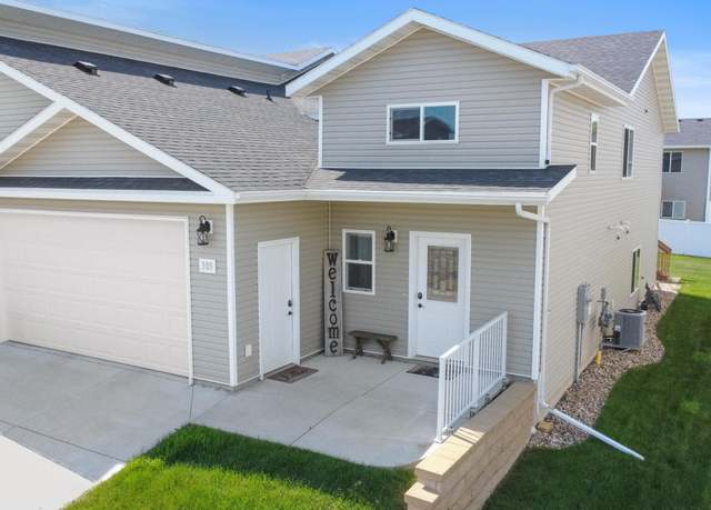 Property at 305 Will Ct SE, Mandan, ND 58554, 4 beds, 3 baths